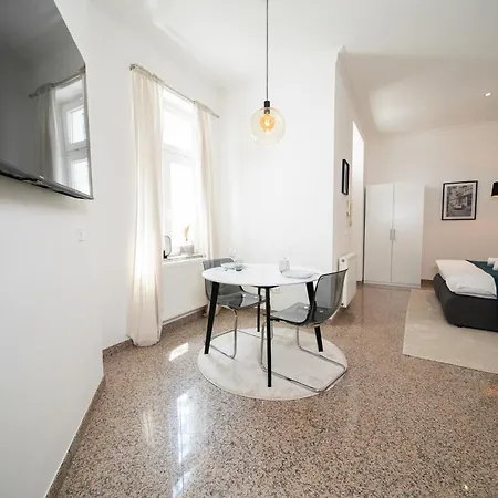- Kitchen & More Apartment *